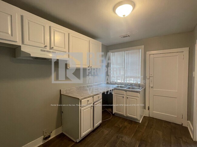 Building Photo - Four Bedroom Home in West Macon