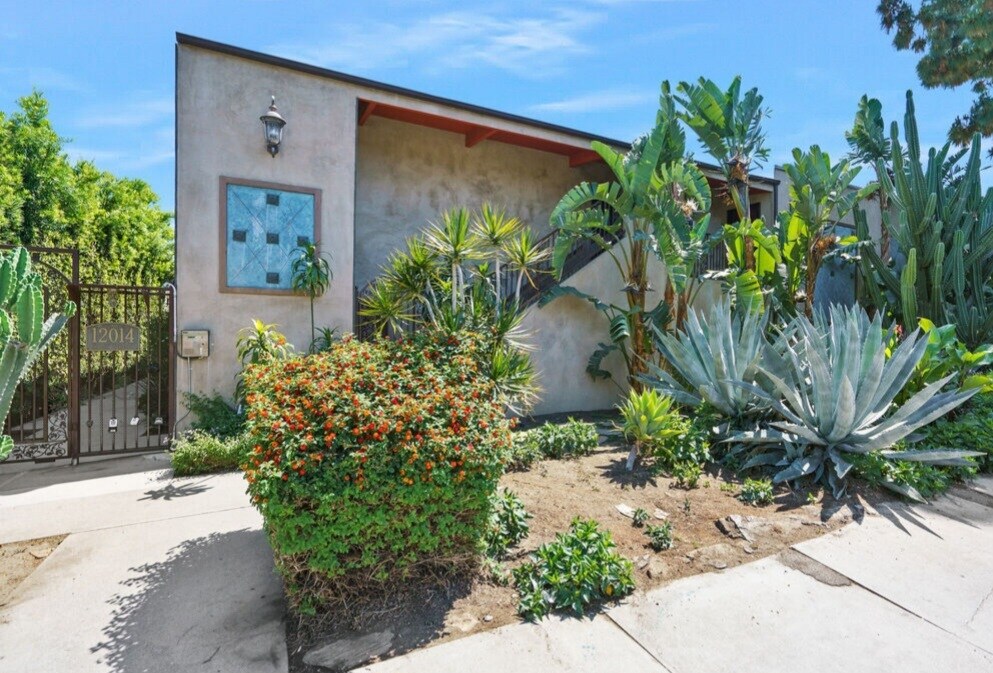 12014 Kling St Unit 18, Valley Village, CA 91607 Condo for Rent in Valley Village, CA