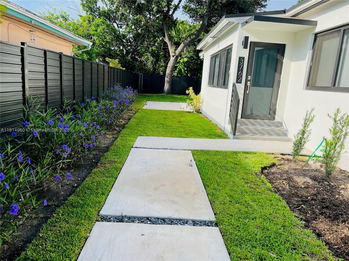 Foto principal - 3764 SW 27th Ln