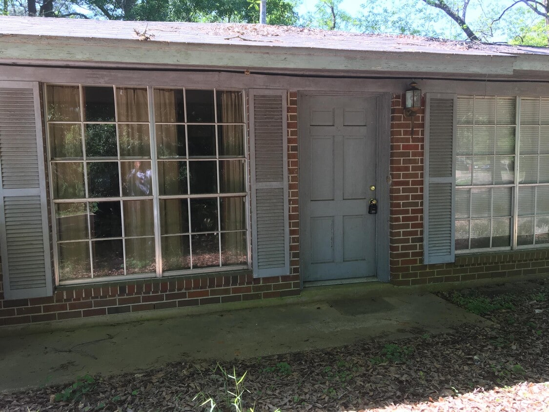 Primary Photo - 1807 Goodwin Rd