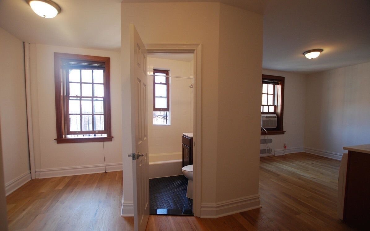 Primary Photo - 72 Hicks St