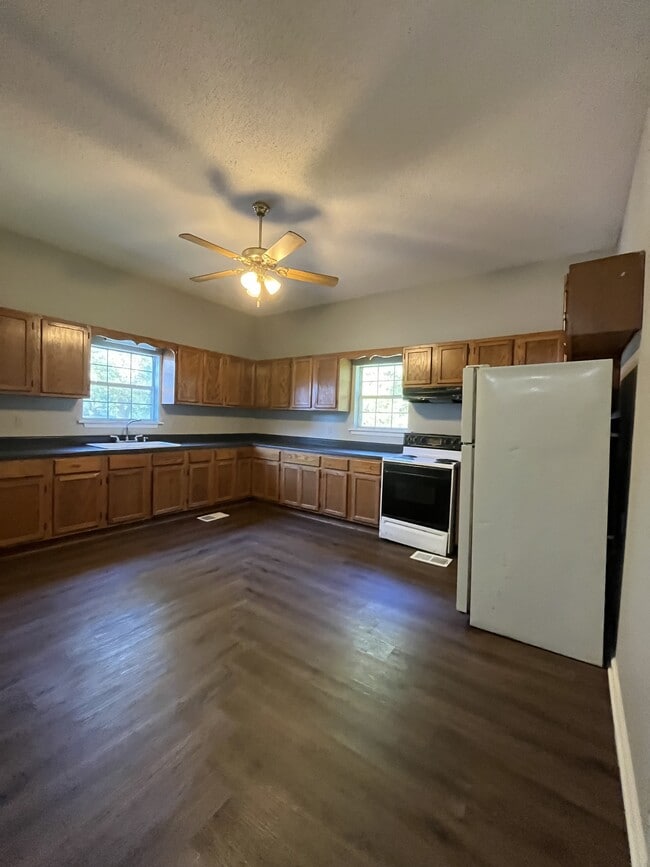 Building Photo - 106 Tuxedo Dr