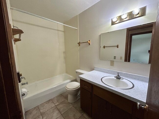 Foto del edificio - 519 S Dodge St