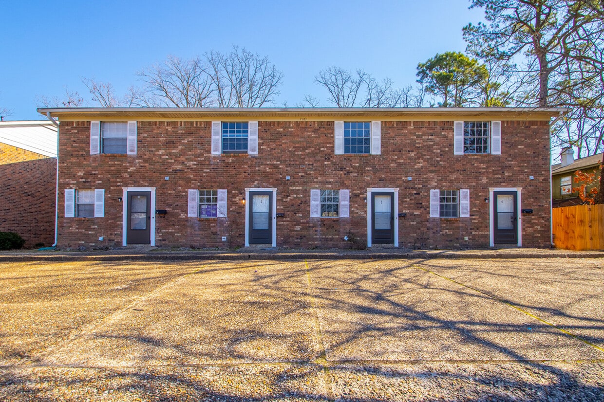 Primary Photo - 1921 Sanford Dr