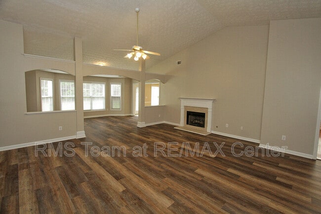 Foto del edificio - 1490 Creek Pointe Cir