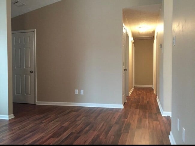 Foto del edificio - 788 Ridgebrook Cir