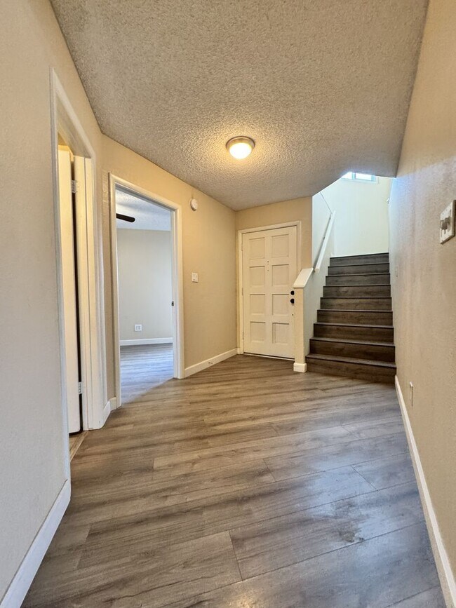 Foto del edificio - Great 3 bedroom 2 bath culdesac lot with f...