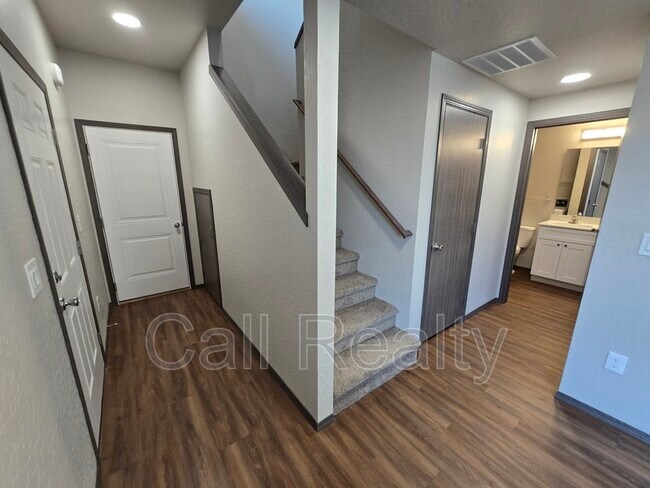 Foto del edificio - 308 S Clinton Ln