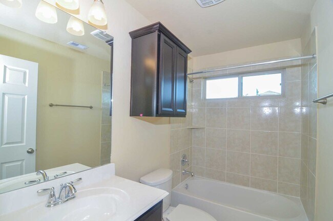 Foto del edificio - 15706 Whispering Green Dr