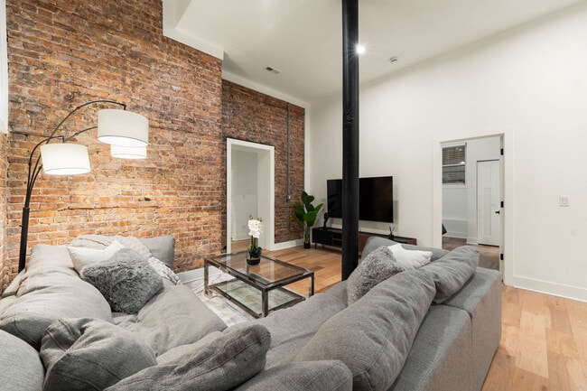 Foto del edificio - 1941 W Augusta Blvd