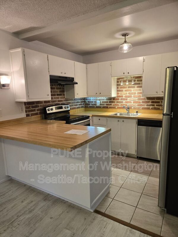 Photo - 1425 S Puget Dr House