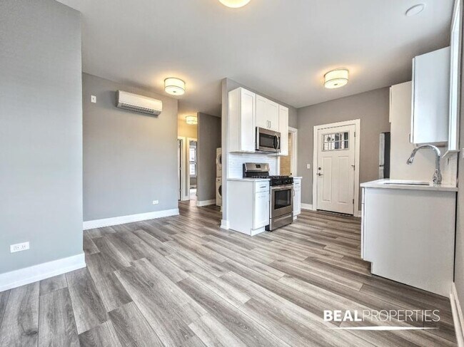 Foto del edificio - 2 bedroom in CHICAGO IL 60613
