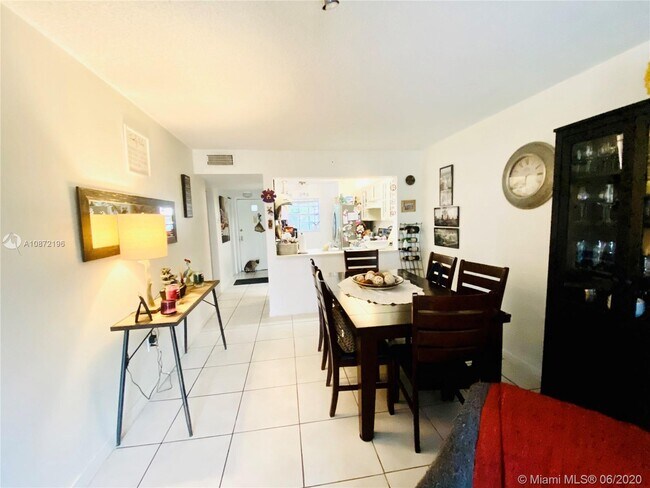 Foto del edificio - 422 NE 210th Cir Terrace