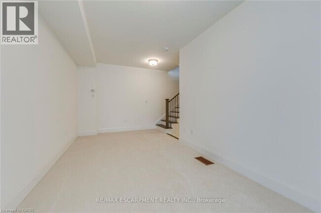 Photo du bâtiment - 3323 Azam Wy