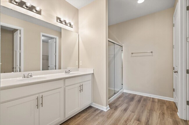 Building Photo - 737 Meadow Pointe Dr
