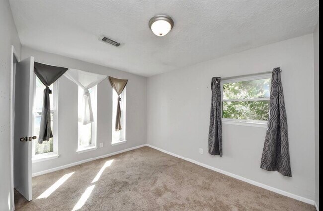 Building Photo - 12610 Chiswick Rd