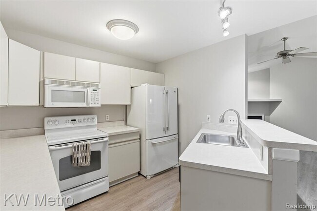 Foto del edificio - 1563 N Bywood Ave