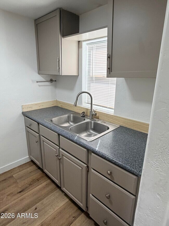 Foto del edificio - 2419 E Oak St