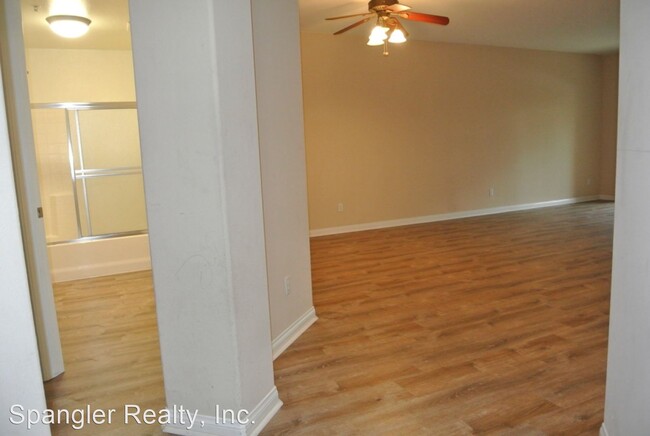 Building Photo - 3 br, 2 bath House - 1180 Civic Center Dri...