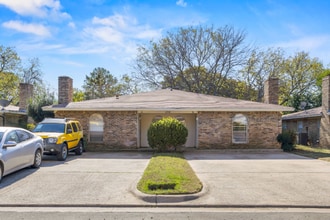 Building Photo - 2208 Viewtop Ln