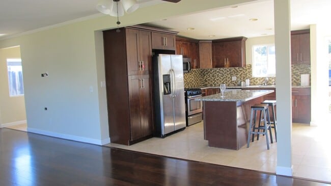 Building Photo - Home -Close to Military bases