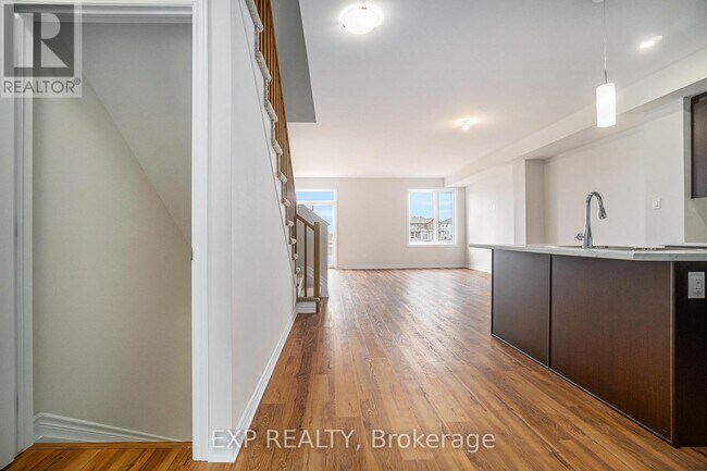 Building Photo - 74 Richelieu St