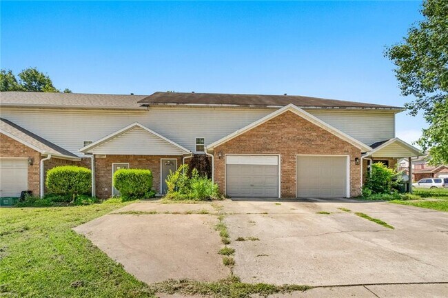 Building Photo - 907 W Peachtree Dr