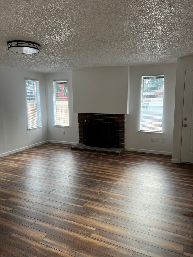 Photo - 2394 Lodgepole Dr SE House