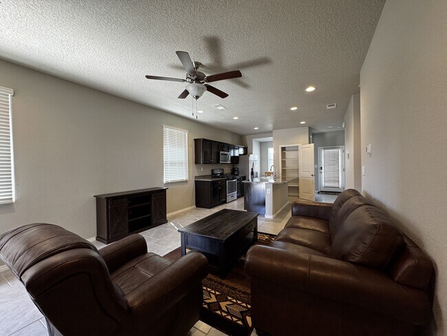 Foto del edificio - 4248 Skyline Loop NE