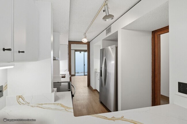 Foto del edificio - DOWNTOWN ~ Luxury Gene Leedy Townhouse ~ with Community Pool