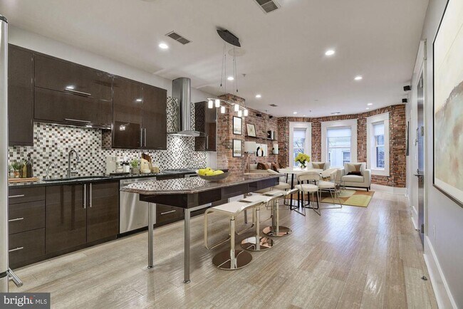 Foto del edificio - 1617 Swann St NW
