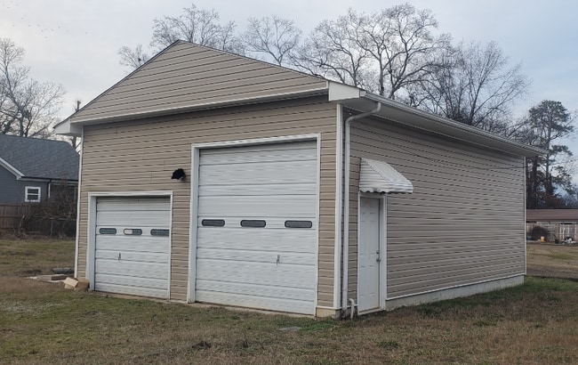 Building Photo - 1525 Maxwell Rd