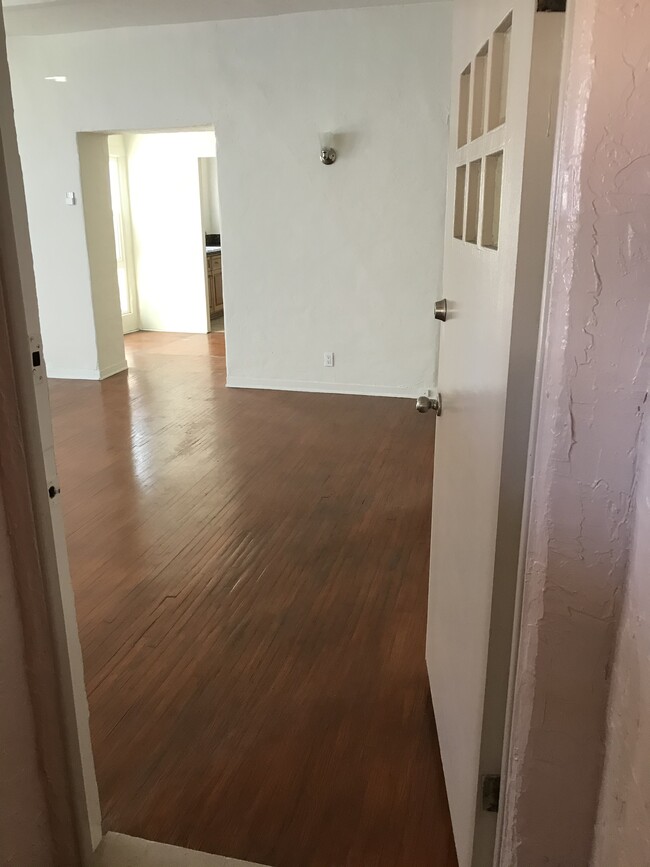 Foto del edificio - 8456 W 4th St