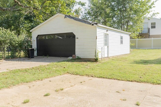 Building Photo - 740 Hoosier Ave