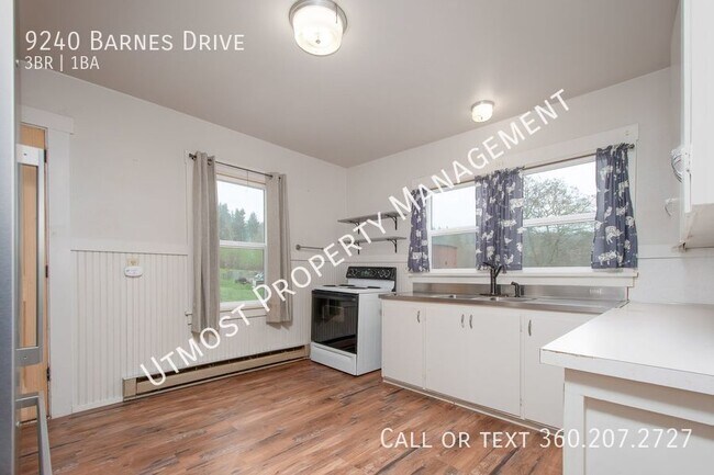 Building Photo - 3 bedroom charming farm house