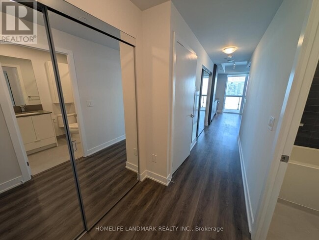 Photo du bâtiment - 430-4430 Square One Dr