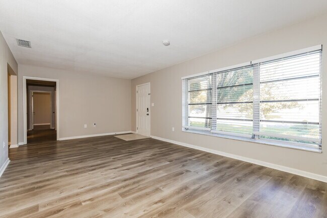 Foto del edificio - 1212 Hunt Ave