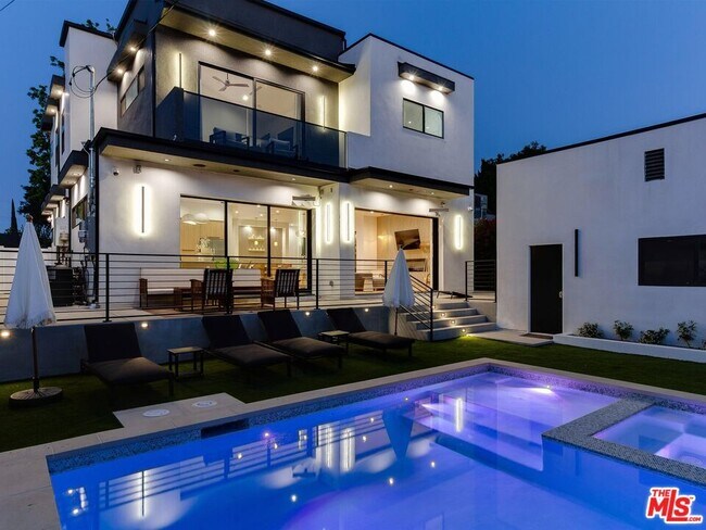 Foto del edificio - 5929 Hesperia Ave