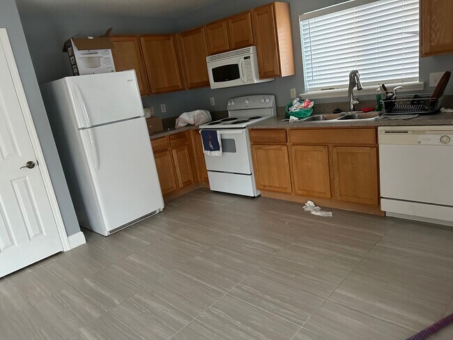 Foto del edificio - 2154 W Firwood Dr