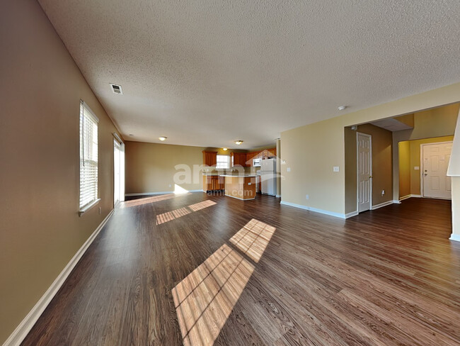 Foto del edificio - 5846 Long Lake Ln