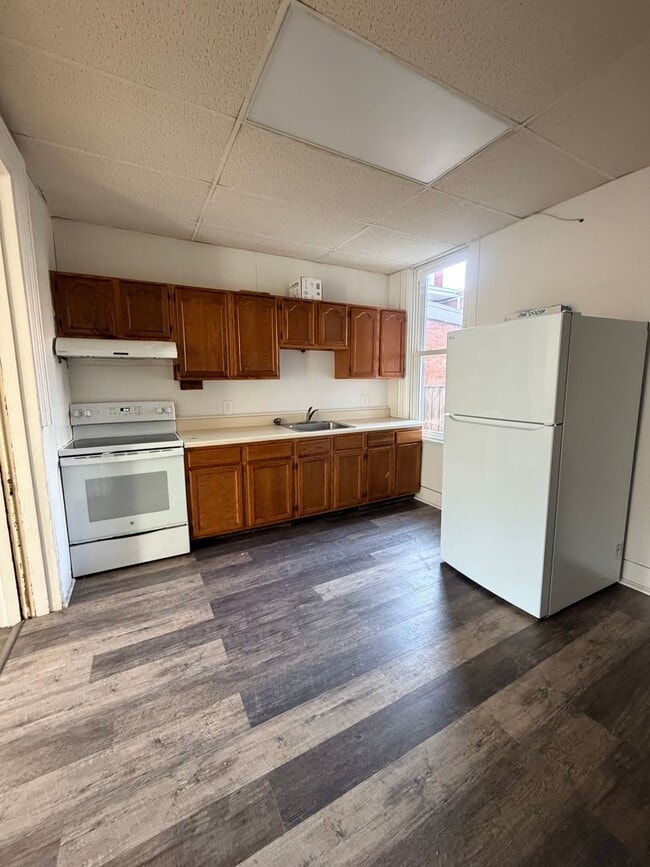 Building Photo - 337 W Orange St