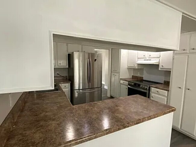 Foto del edificio - 332 Cedar Dr