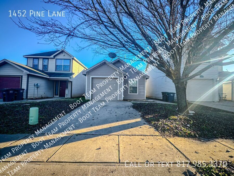 Primary Photo - 1452 Pine Ln
