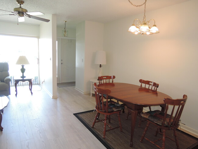 Foto del edificio - 1233 S Lakes End Dr