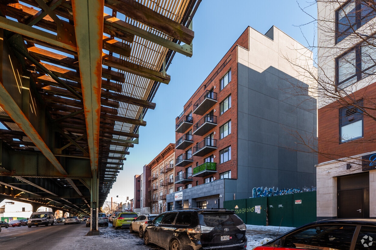 Building Photo - 2579 31st St