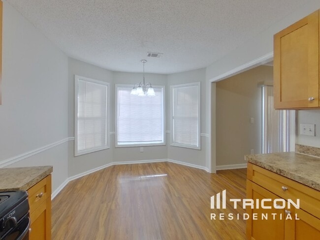 Building Photo - 804 Ravins Way