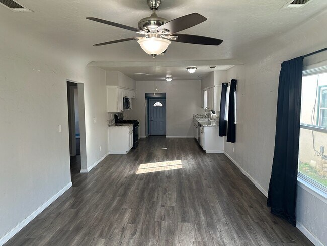 Foto del edificio - 1405 N Harris St