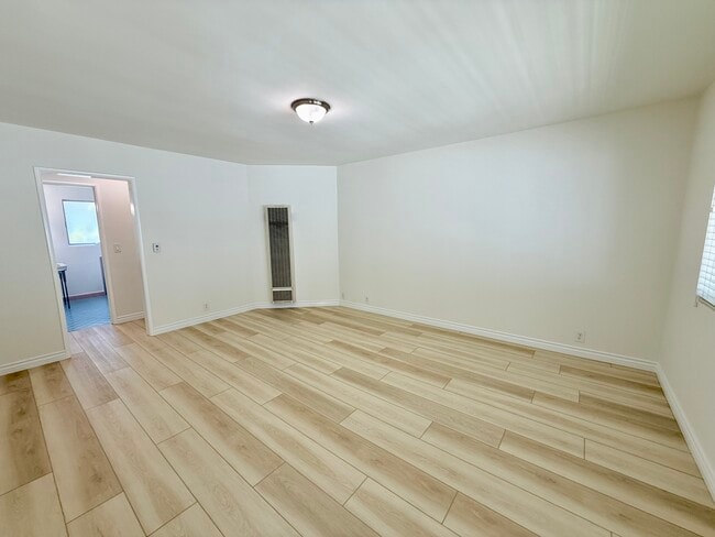 Building Photo - 1406 S Saltair Ave