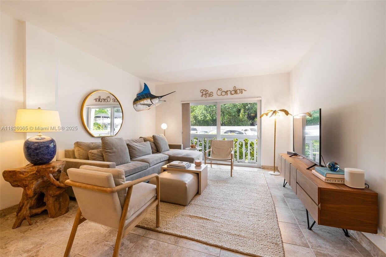 Foto principal - 100 Edgewater Dr