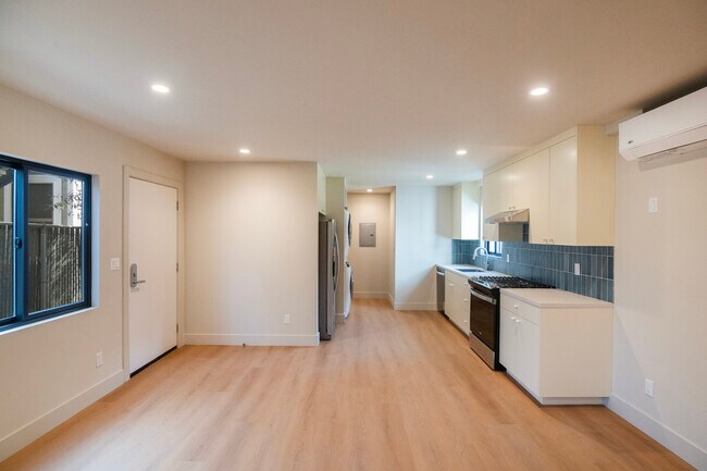 Foto del edificio - 4541 1/2 Melbourne Ave